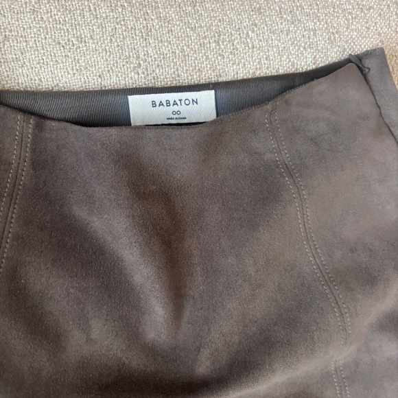 Aritizia Babaton Faux Suede Brown Mini Skirt Size 00 - Picture 2 of 4
